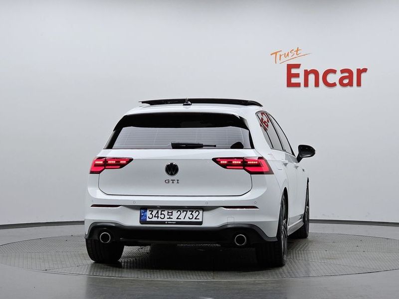 2024 Volkswagen Golf 2.0 GTI photo 4