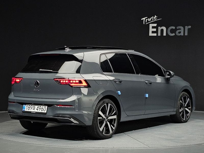 2025 Volkswagen Golf 2.0 TDI Prestige photo 2