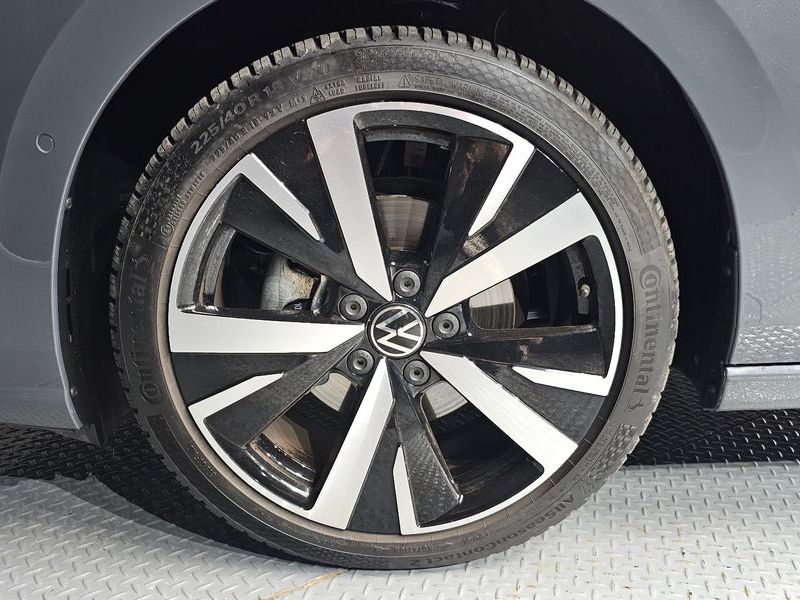 2025 Volkswagen Golf 2.0 TDI Prestige photo 5