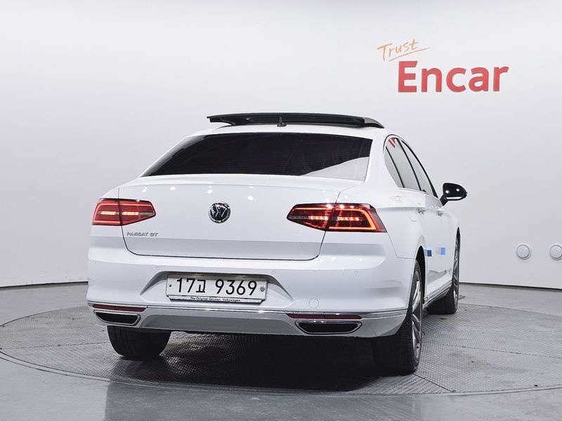 2018 Volkswagen Passat 2.0 TDI Prestige photo 4