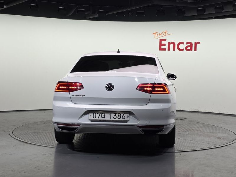 2018 Volkswagen Passat 2.0 TDI Prestige photo 4