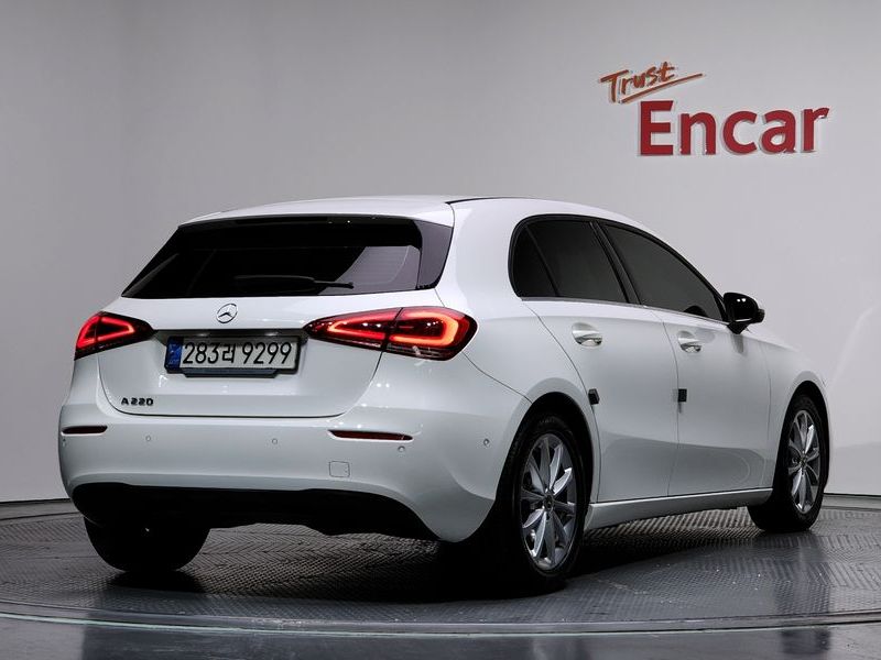 2020 Mercedes-Benz A-Class A220 Hatchback photo 2