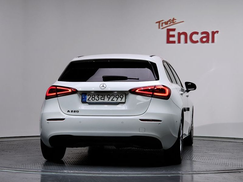 2020 Mercedes-Benz A-Class A220 Hatchback photo 4