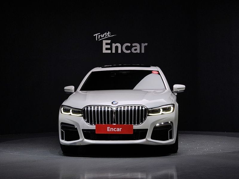 2021 BMW 7 Series 740i M Sport photo 3