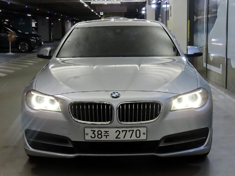 2014 BMW 5 Series 520d photo 2