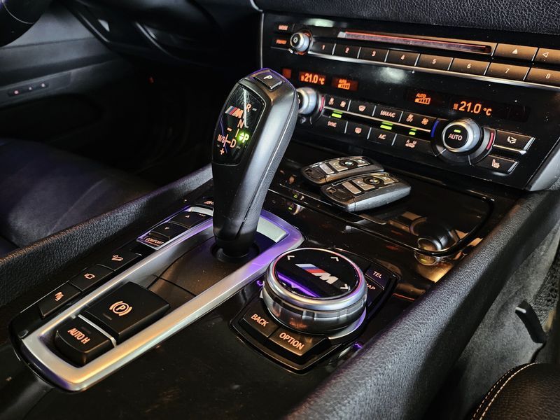 2014 BMW 5 Series GT 30d xDrive photo 5