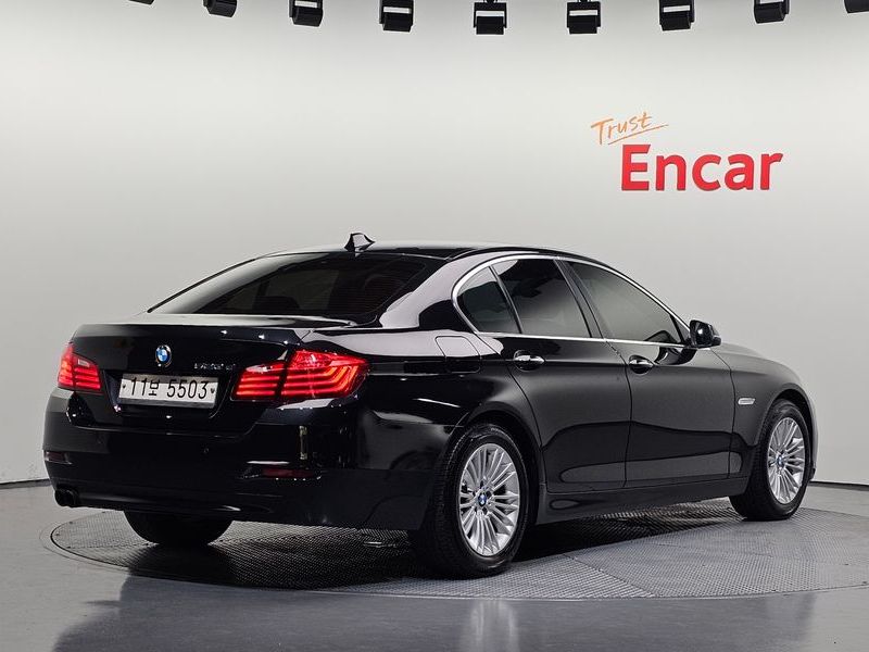 2015 BMW 5 Series 520d photo 2