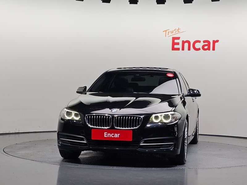 2015 BMW 5 Series 520d photo 3