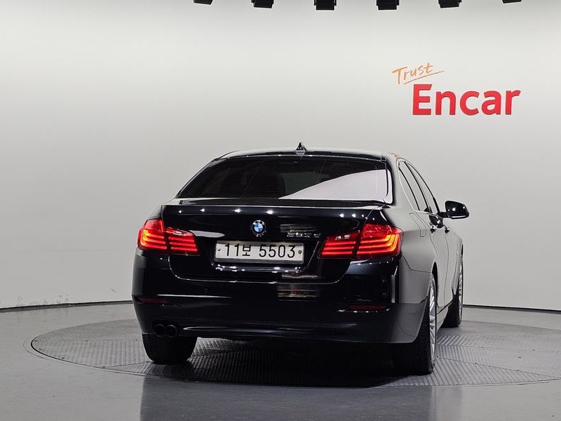2015 BMW 5 Series 520d photo 4