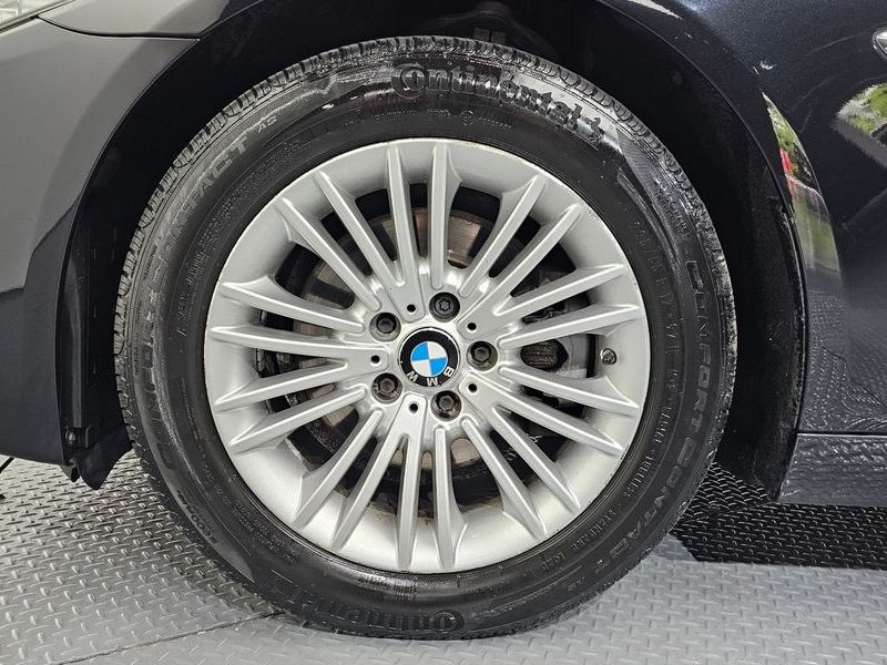 2015 BMW 5 Series 520d photo 5