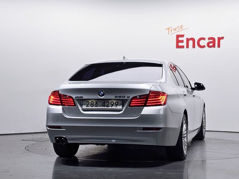 2014 BMW 5 Series 520d xDrive photo 4