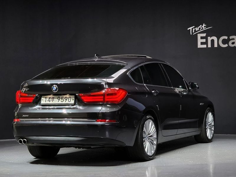 2015 BMW 5 Series GT 30d xDrive photo 2