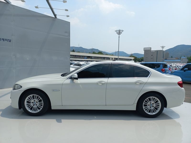 2014 BMW 5 Series 520d xDrive photo 2