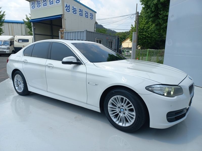 2014 BMW 5 Series 520d xDrive photo 5