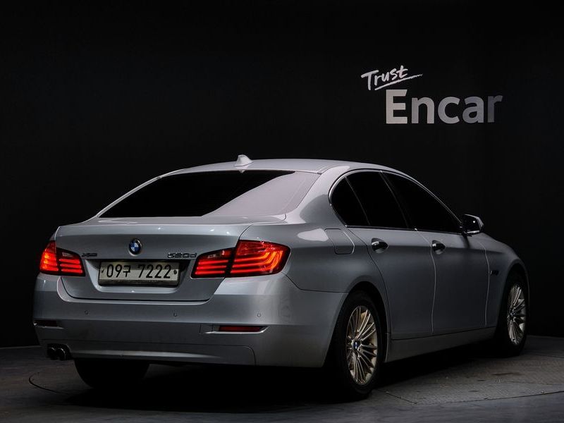 2014 BMW 5 Series 520d xDrive photo 2