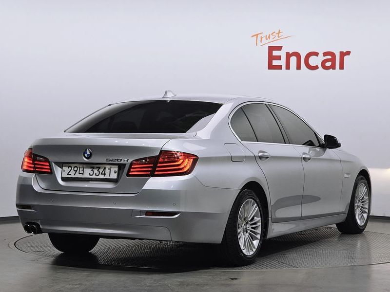 2014 BMW 5 Series 520d photo 2