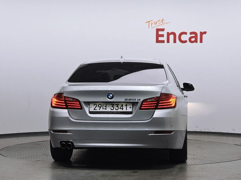 2014 BMW 5 Series 520d photo 4