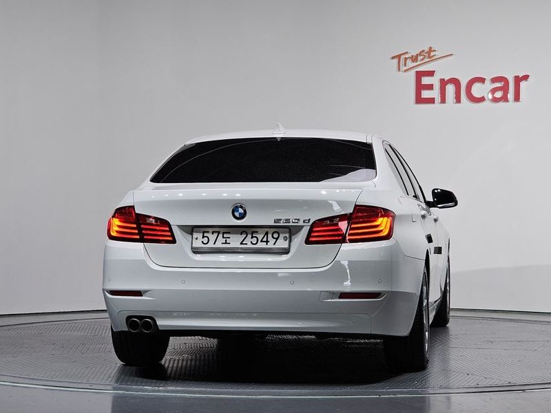2014 BMW 5 Series 520d photo 4