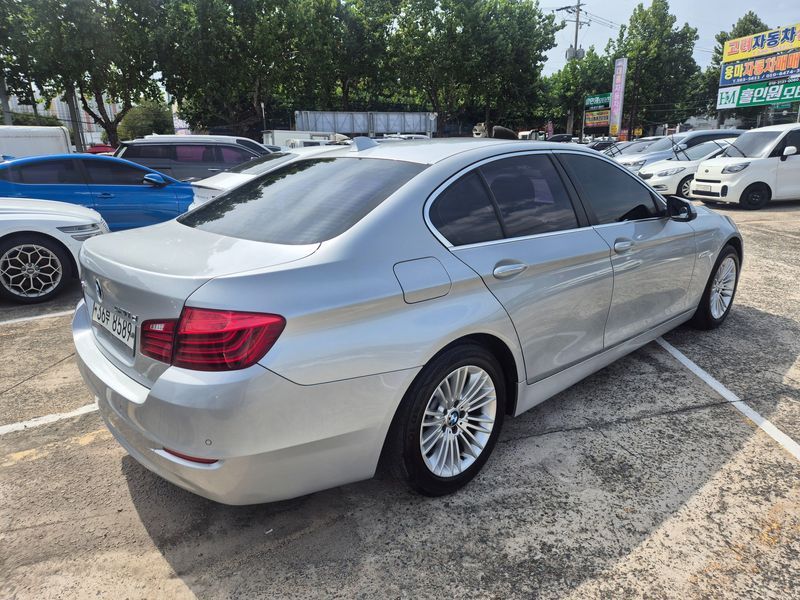 2014 BMW 5 Series 520d xDrive photo 2