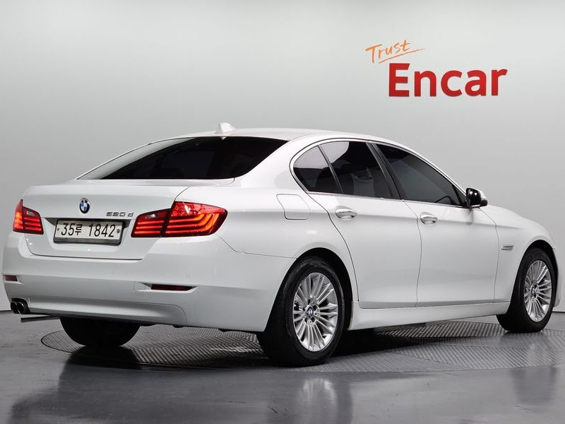 2014 BMW 5 Series 520d photo 2