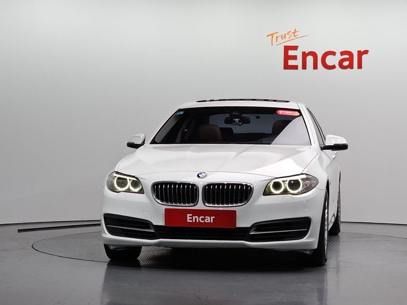 2014 BMW 5 Series 520d photo 3