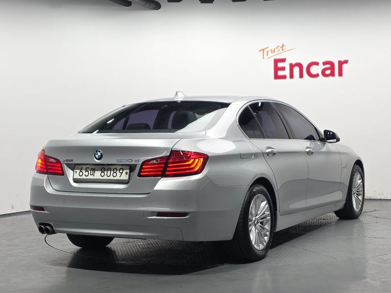 2014 BMW 5 Series 520d xDrive photo 2