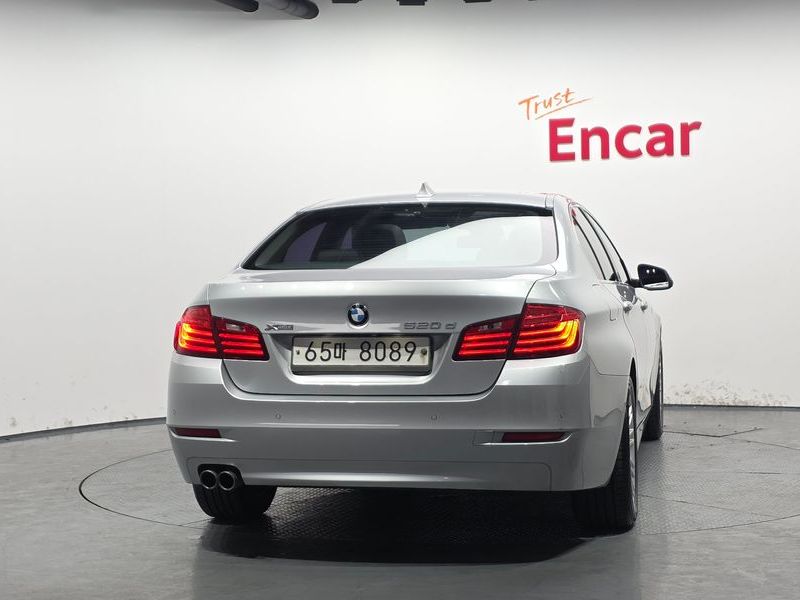 2014 BMW 5 Series 520d xDrive photo 4