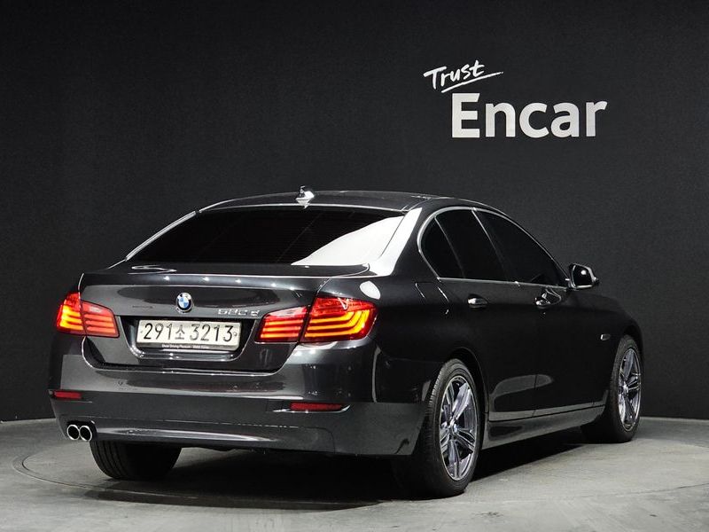 2014 BMW 5 Series 520d xDrive photo 2